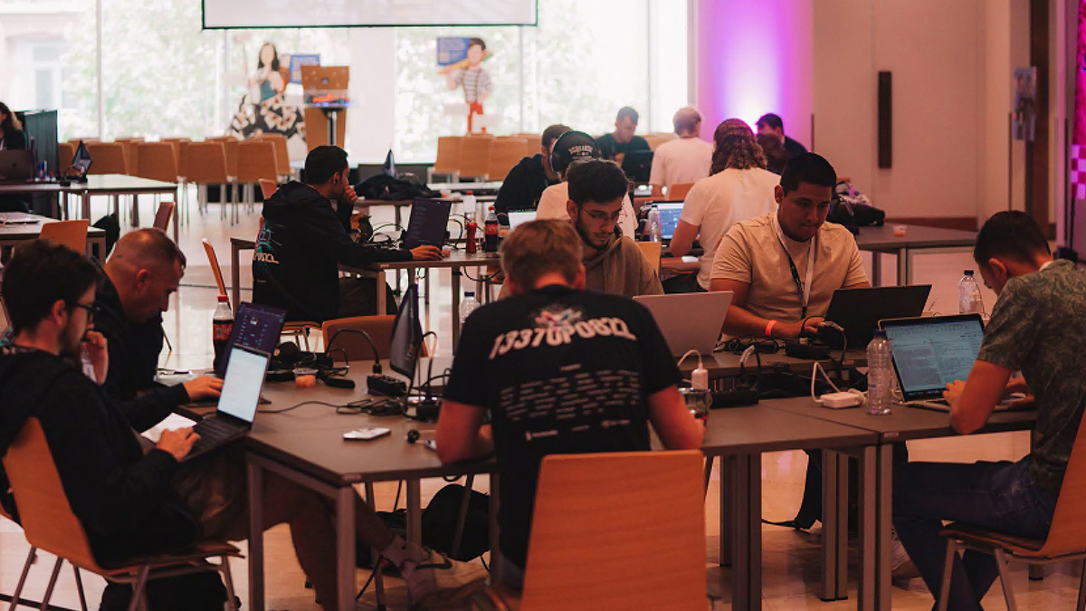 Yahoo tarafından geçen hafta düzenlenen üç günlük bir hackathon, metin arama motoru aracı Vespa'da yüzlerce güvenlik açığını ortaya çıkardı.